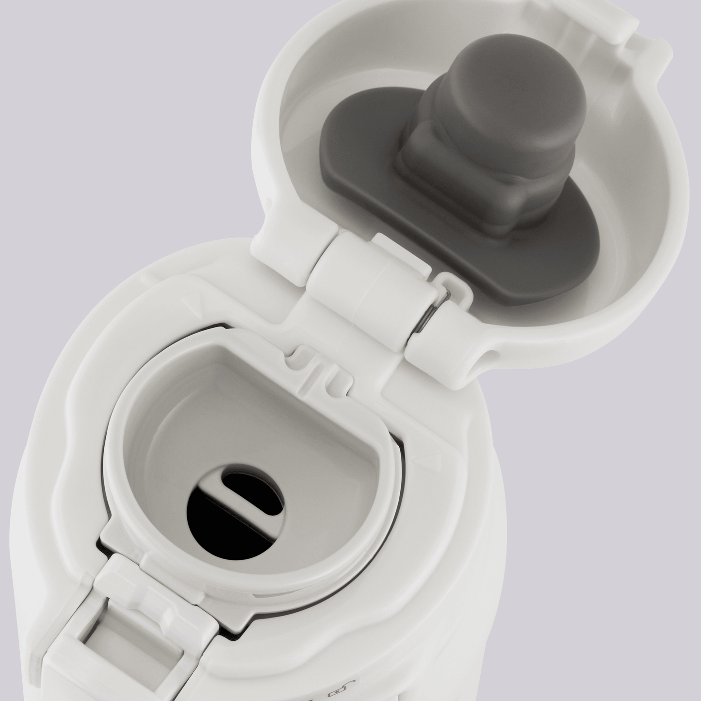Air vent on the mouthpiece allows beverages to flow out smoothly, without gushing or overflowing