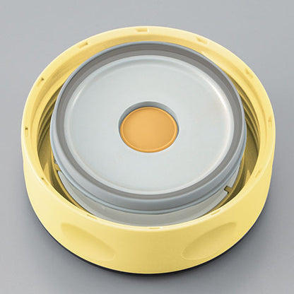 Tight-fitted lid with gasket seals tightly to minimize leaks and maximize heat retention