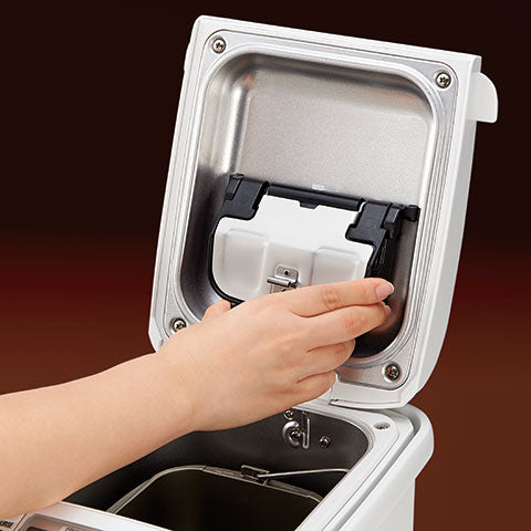 Auto Add Dispenser automatically dispenses nuts and other ingredients; removable and washable