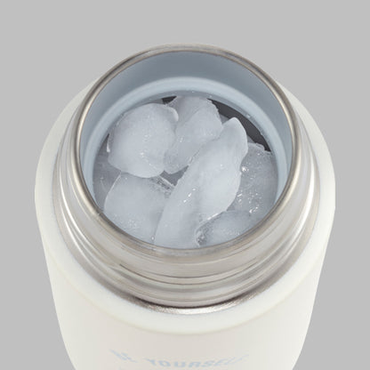 Wide mouth opening makes it easy to fill and accommodates full-sized ice cubes