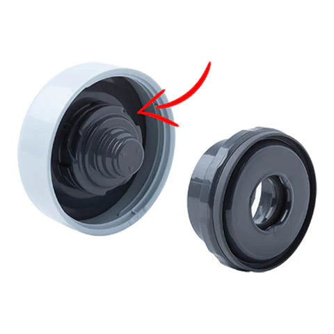Wide channel in the lid and one-piece stopper with integrated gasket for easy cleaning